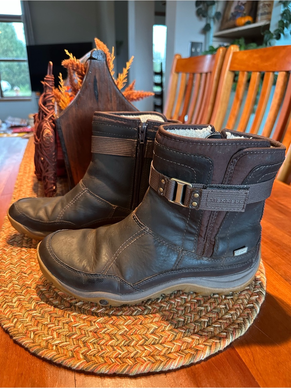 Womens Merrel size 7 1/2 Brown Winter Ankle Boots